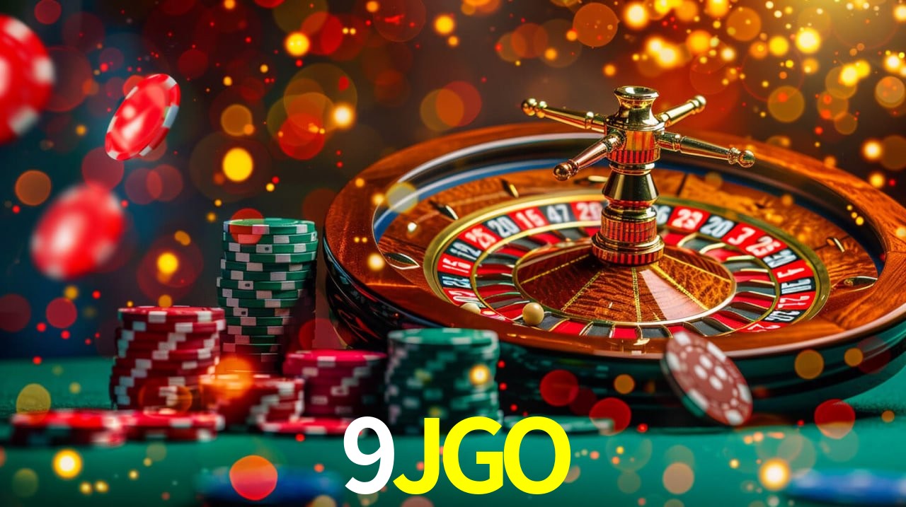 Escena dinámica inspirada en casino con iluminación 9JGO, cartas, fichas e íconos de juegos digitales en un espacio moderno de juegos.